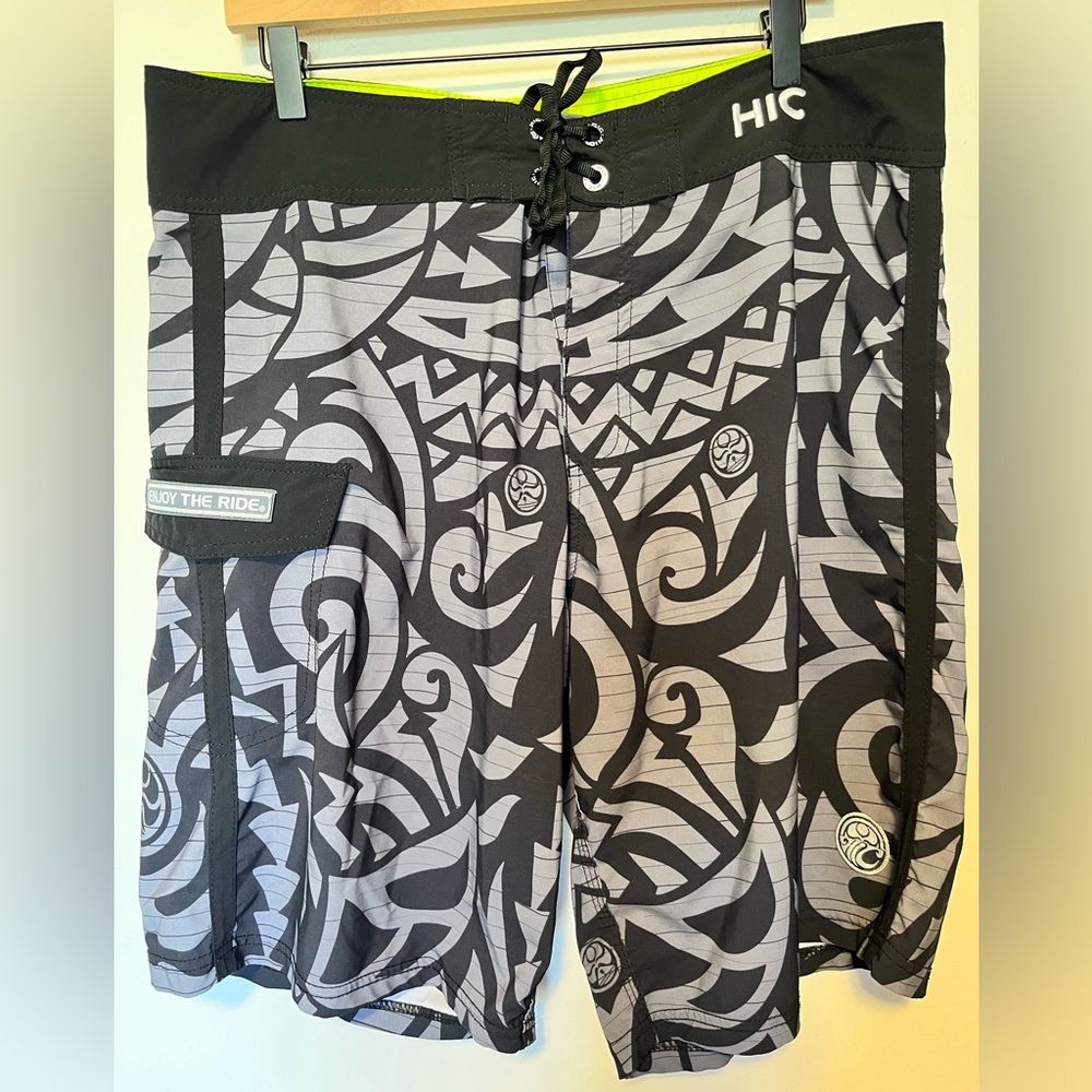 Hawaiian Island Creations (HIC) 21" Pyramid Rock Stretch Boardshorts Size 36
